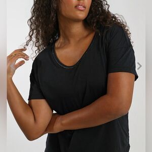 New! Nike Black/Dk Smoke Grey Yoga Dri-FIT Metallic Trim Women’s Top Sz Medium